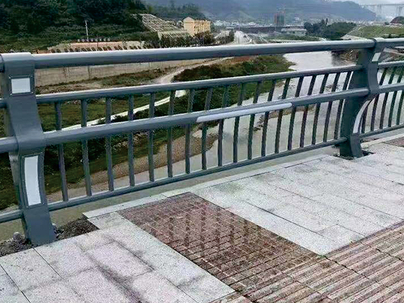 城(cheng)市橋(qiao)樑(liang)護(hu)欄