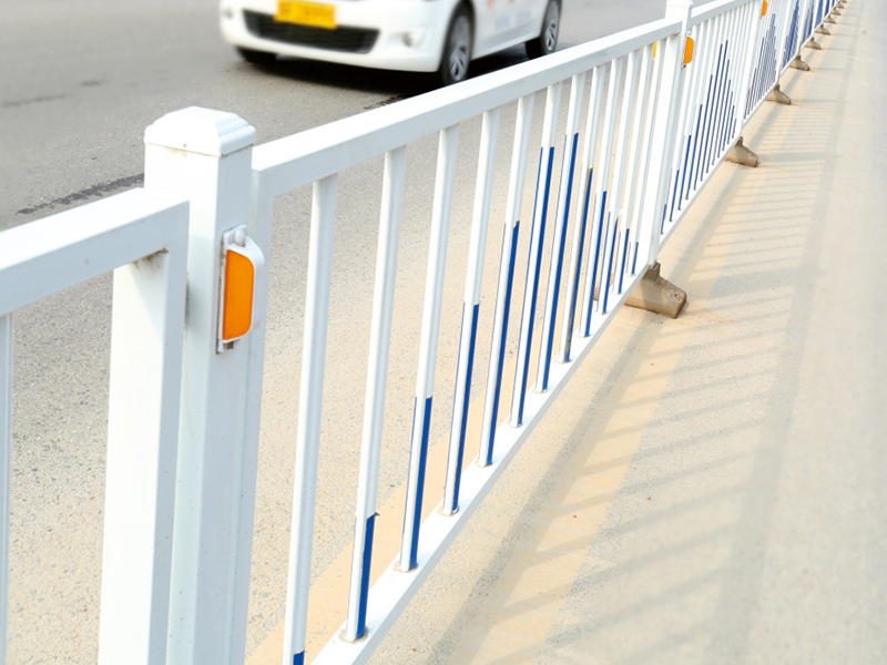 常槼(gui)公路護欄